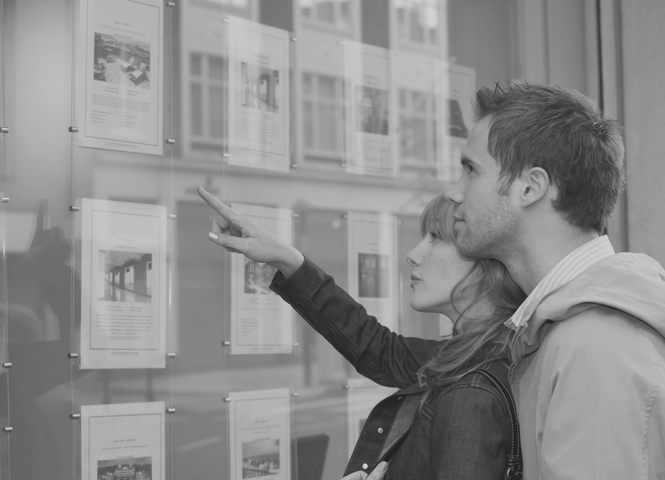 Couple qui magasine une propriété